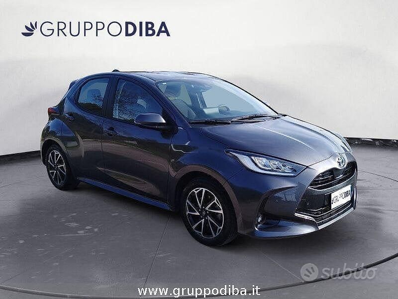 Usata Toyota Yaris Hybrid Trend 116 CV (85 kW) 2022 Grigio Berlina