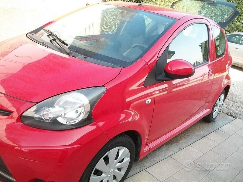 Usata Toyota Aygo Connect Style 2014 Rosso Utilitaria