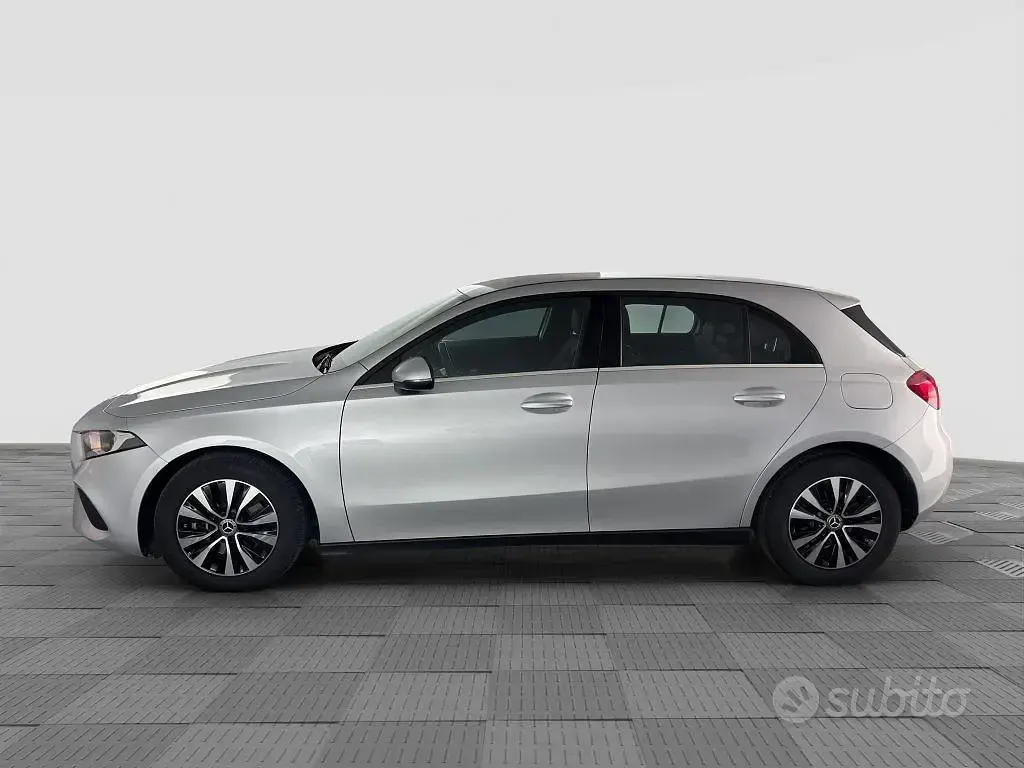 Usata Mercedes A180 Executive 136 CV (100 kW) 2023 Grigio Berlina