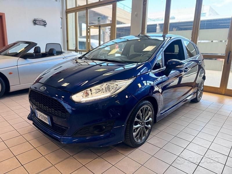 Usata Ford Fiesta ST-Line 75 CV (55 kW) 2017 Blu Berlina