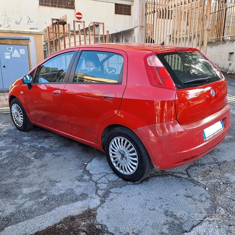 Usata Fiat Grande Punto Dynamic 65 CV (47 kW) 2007 Rosso Utilitaria