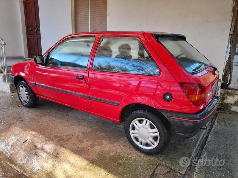 Usato 1991 Ford Fiesta Benzin (1.500 €)