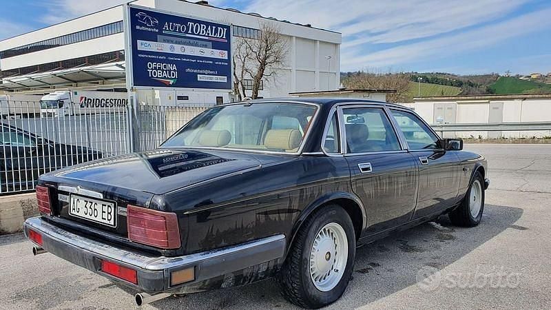 Usata Jaguar XJ Sovereign 213 CV (156 kW) 1988 Nero Berlina