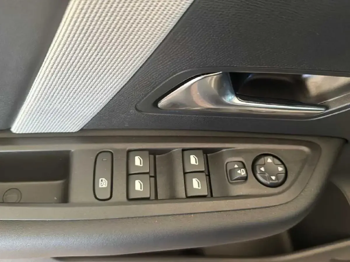 Nuova Citroën C4 130 CV (95 kW) 2026 Grigio SUV