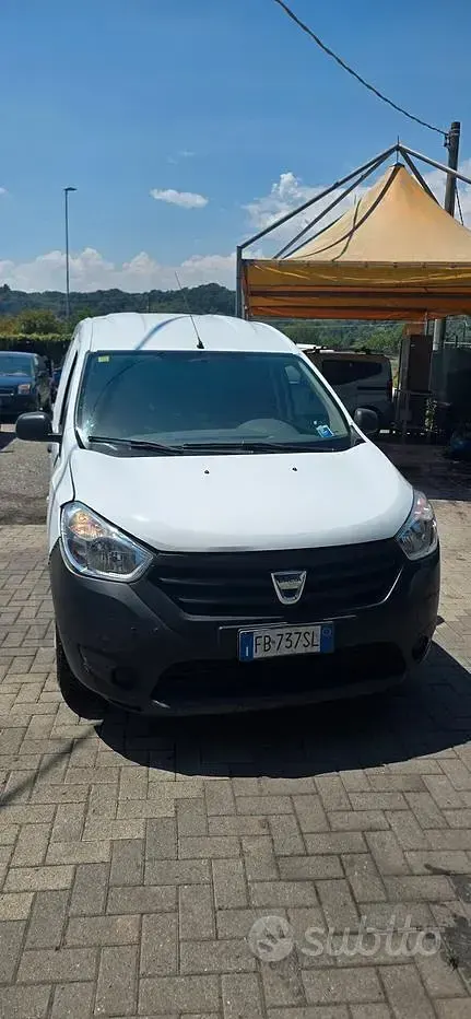 Usata Dacia Dokker Ambiance 82 CV (60 kW) 2015 Bianco Monovolume