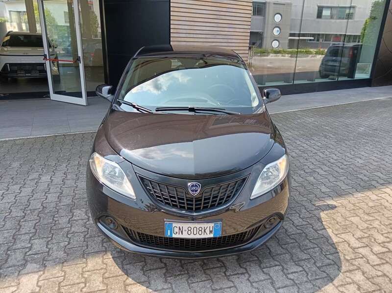 Usata Lancia Ypsilon Gold 69 CV (50 kW) 2023 Nero Utilitaria
