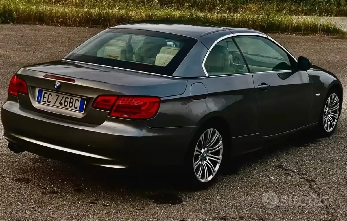 Usata BMW 330 Cabriolet 245 CV (180 kW) 2010 Blu Cabrio