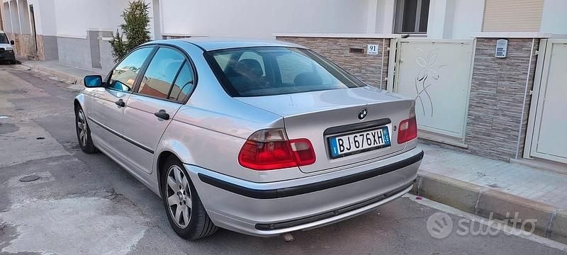 Begagnad BMW 2000 136 HK (100 kW) 2000 Grå Sedan