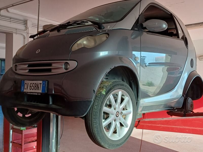 Usata 2005 Smart ForTwo Coupé Utilitaria | 2700 € (Buon prezzo) - Immagine 1/2