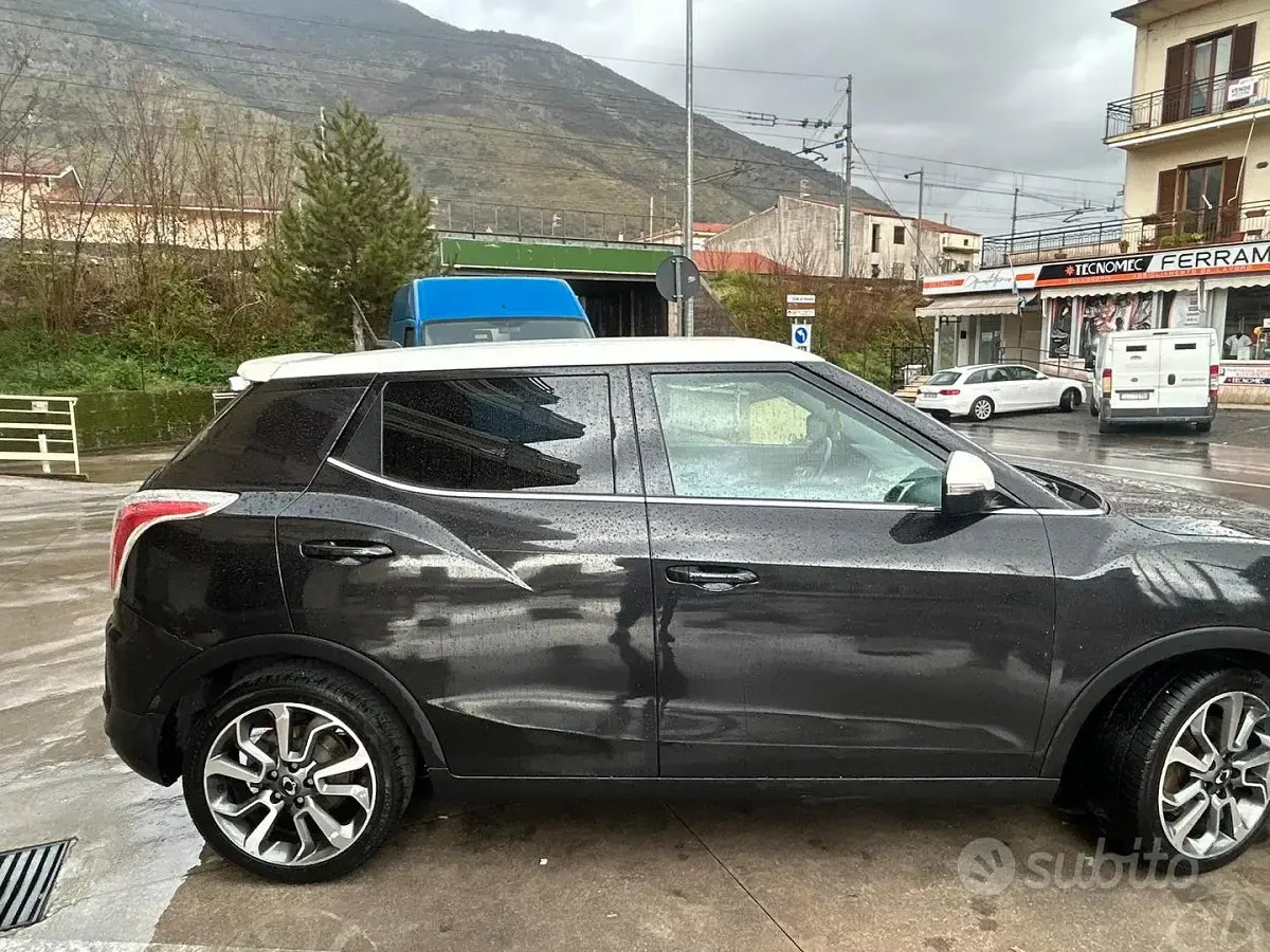 Usata SsangYong Tivoli 115 CV (84 kW) 2016 Nero SUV
