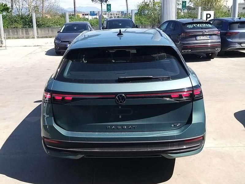 Nuova VW Passat Business 150 CV (110 kW) 2025 Mariposite green Station wagon