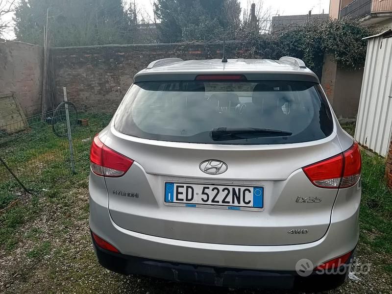 Grigio Usata 2010 Hyundai ix35 SUV | 6000 € (Ottimo prezzo) - Immagine 1/4