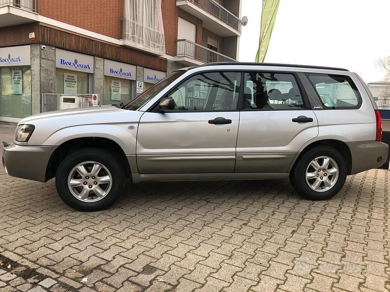 Usata Subaru Forester 125 CV (91 kW) 2002 Grigio SUV