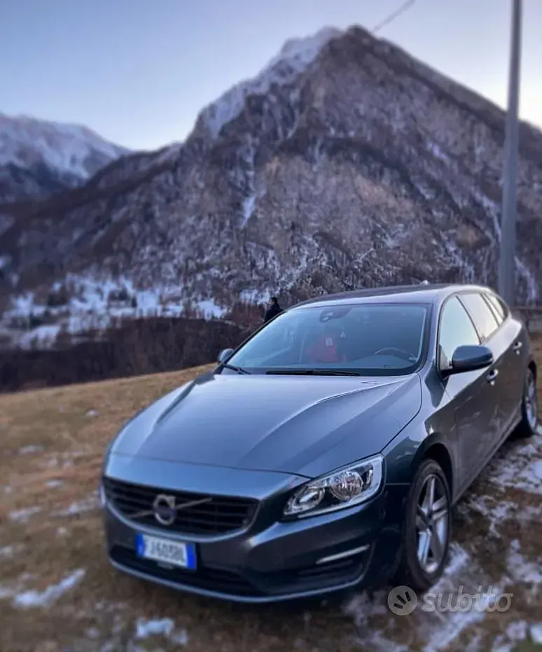 Usata Volvo V60 120 CV (88 kW) 2017 Grigio Station wagon