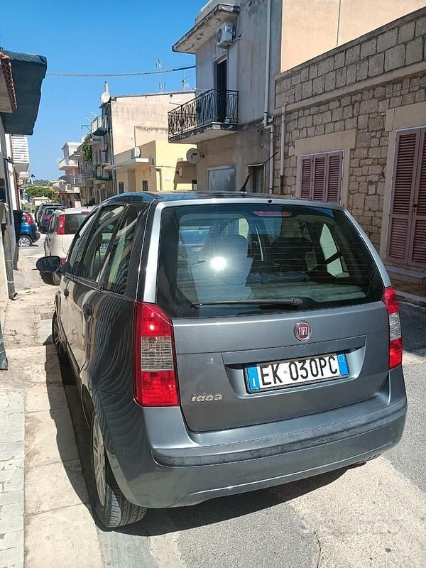 Usata Fiat Idea 95 CV (69 kW) 2011 Grigio Monovolume