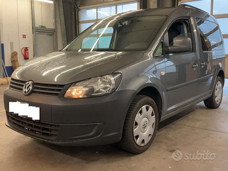 Usata VW Caddy 67 CV (49 kW) 2021 Grigio Monovolume