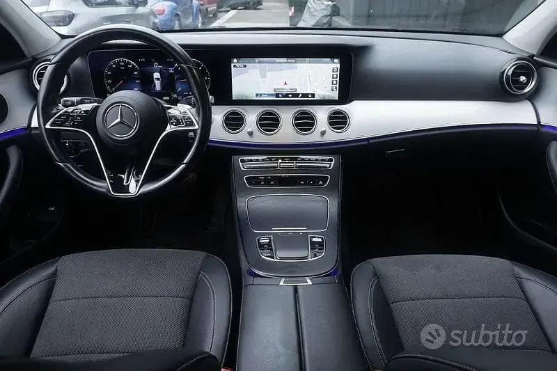 Usata Mercedes E220 Premium Plus 200 CV (147 kW) 2022 Grigio scuro Station wagon