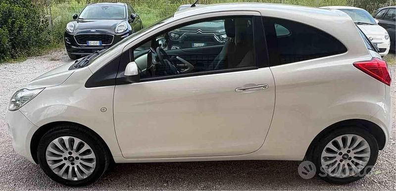 Begagnad Ford Ka Plus Titanium 69 HK (50 kW) 2016 Vit Halvkombi