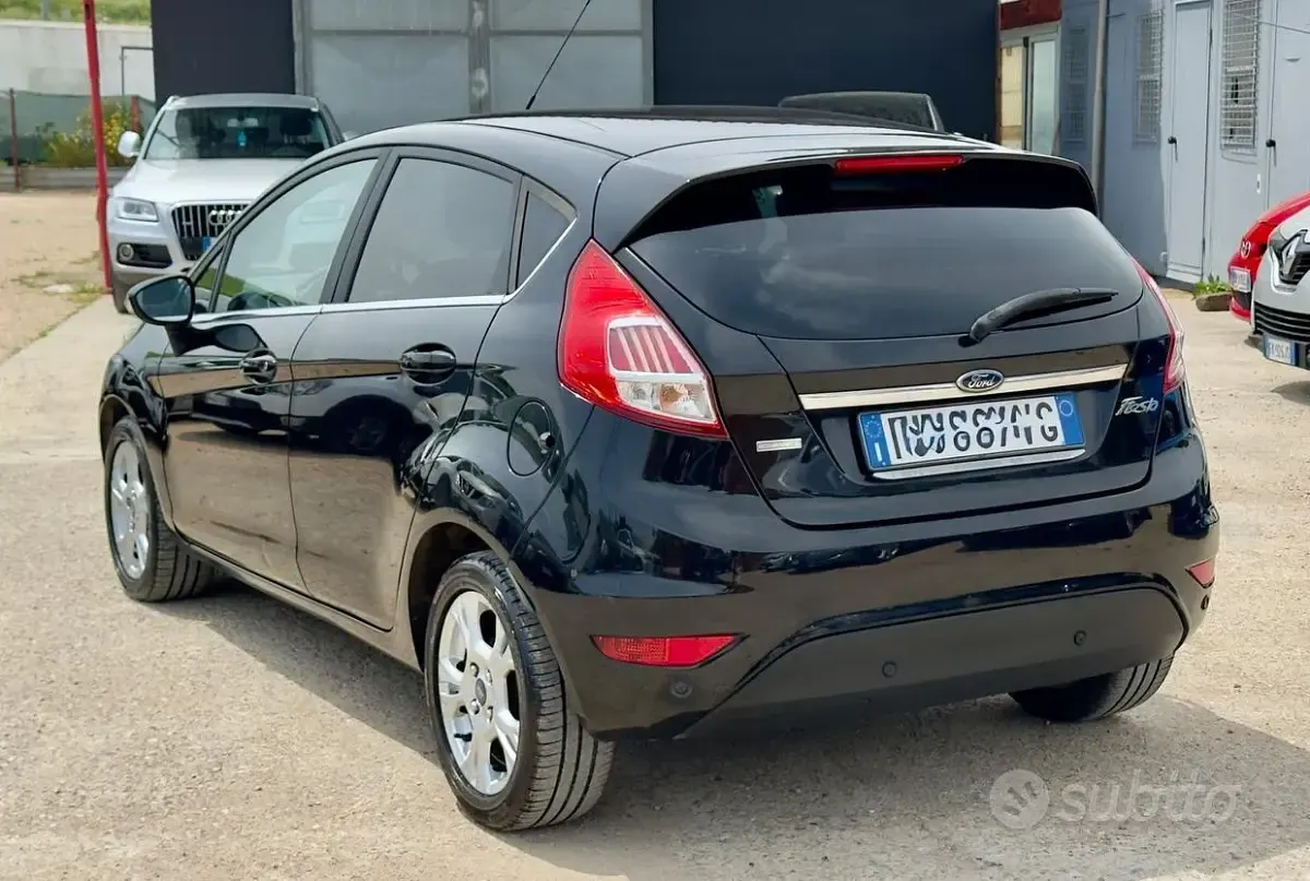 Usata Ford Fiesta Titanium 100 CV (73 kW) 2017 Nero Utilitaria