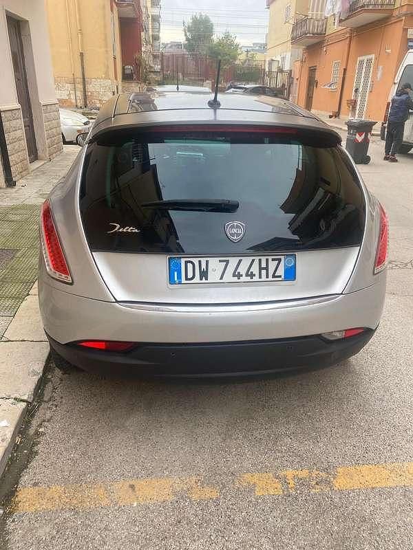 Usata Lancia Delta 120 CV (88 kW) 2009 Argento Utilitaria
