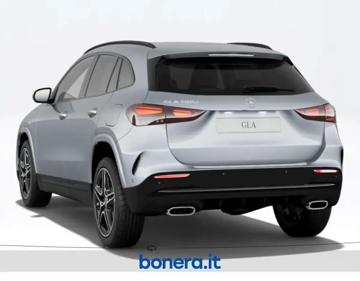 Nuova Mercedes GLA200 AMG line 150 CV (110 kW) 2026 Argento hightech SUV