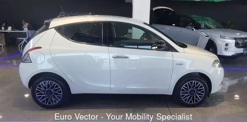 Usata Lancia Ypsilon 70 CV (51 kW) 2024 Bianco Utilitaria