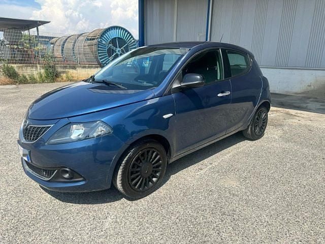 Usata Lancia Ypsilon Silver 69 CV (50 kW) 2022 Blu Utilitaria