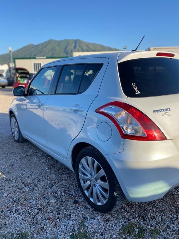 Usata Suzuki Swift 94 CV (69 kW) 2010 Bianco Utilitaria