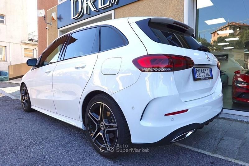 Usata Mercedes B180 Premium 116 CV (85 kW) 2022 Bianco pastello Monovolume