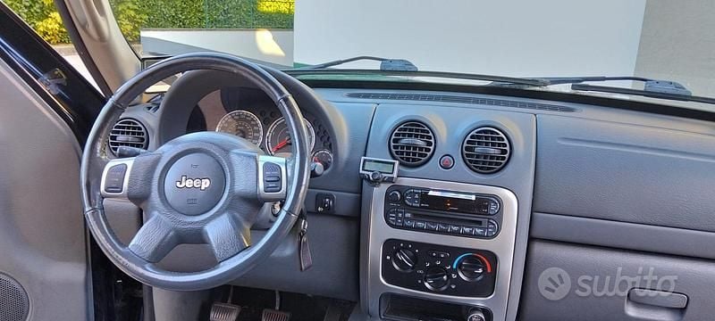 Usata Jeep Cherokee 2005 Nero SUV