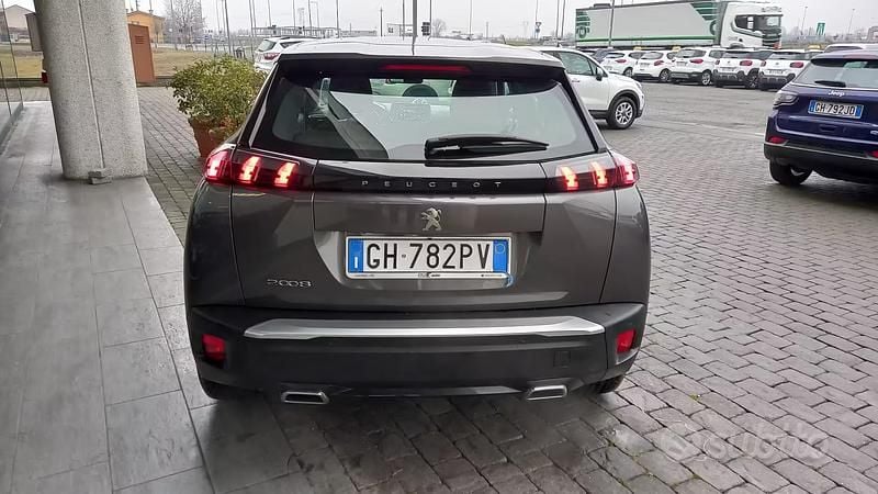 Usata Peugeot 2008 Active 131 CV (96 kW) 2021 Grigio SUV
