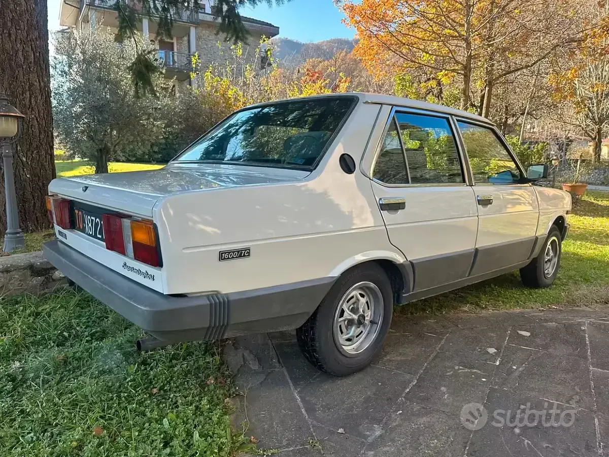 Usata Fiat 1600 97 CV (71 kW) 1982 Bianco Berlina