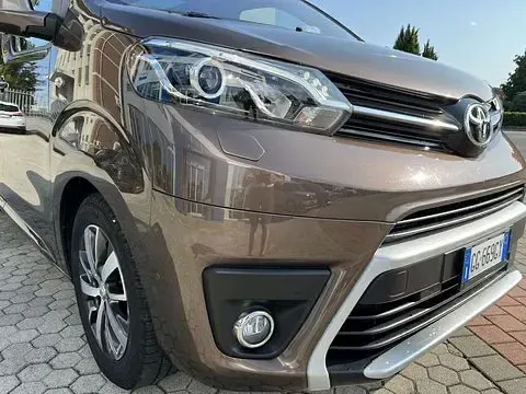 Usata Toyota Proace Verso Luxury 177 CV (130 kW) 2021 Marrone Station wagon
