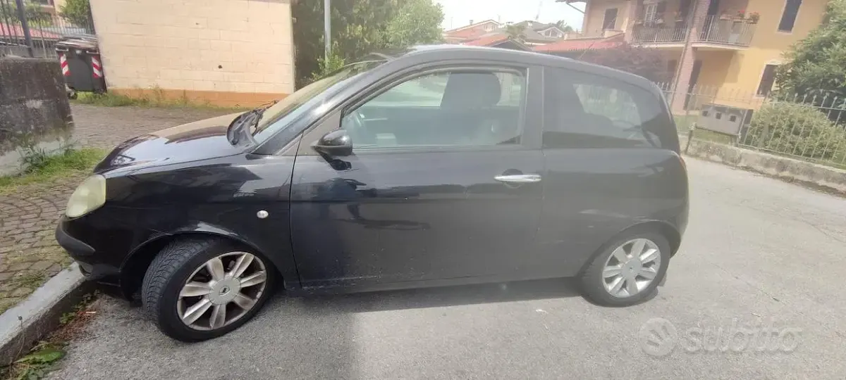 Usata Lancia Ypsilon 60 CV (44 kW) 2004 Nero Utilitaria