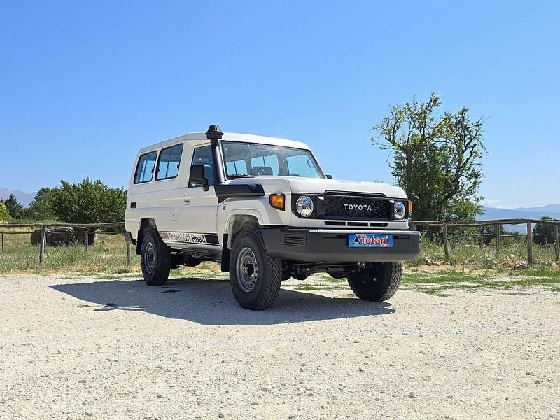 Nuova Toyota Land Cruiser 271 CV (199 kW) 2025 Bianco SUV