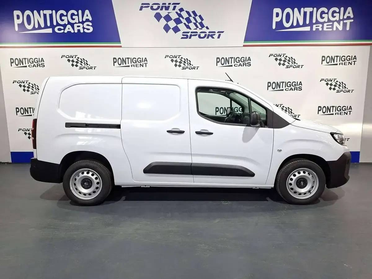 Nuova Opel Combo 101 CV (74 kW) 2026 Bianco icy Monovolume
