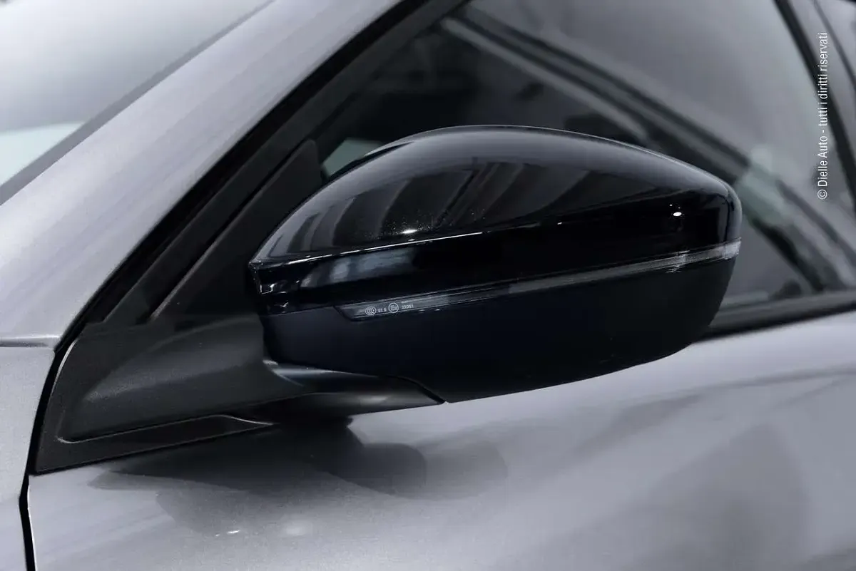 Nuova Lancia Ypsilon 110 CV (80 kW) 2025 Grigio chiaro / alluminio met. Utilitaria