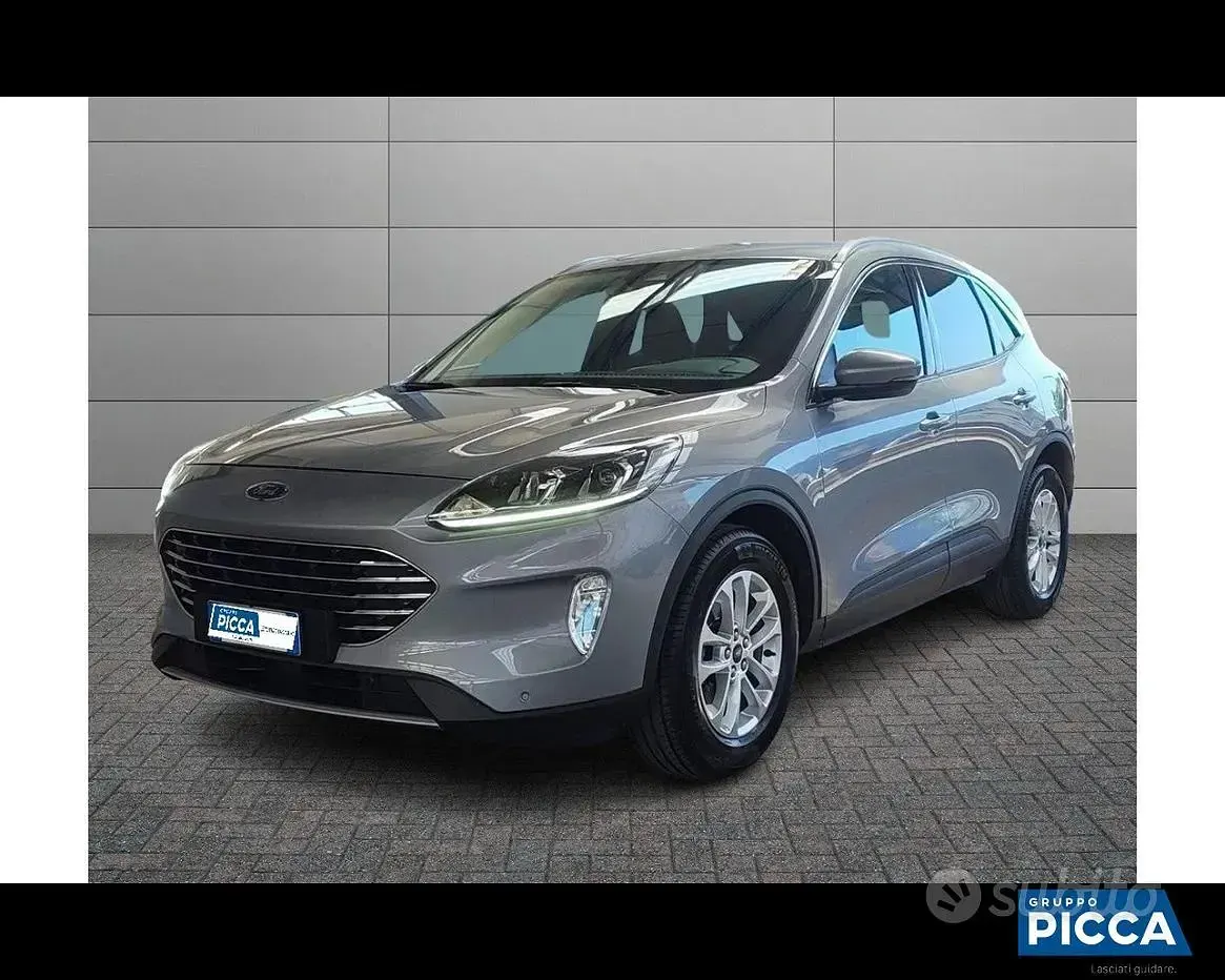 Usata Ford Kuga Titanium 120 CV (88 kW) 2022 Marrone SUV