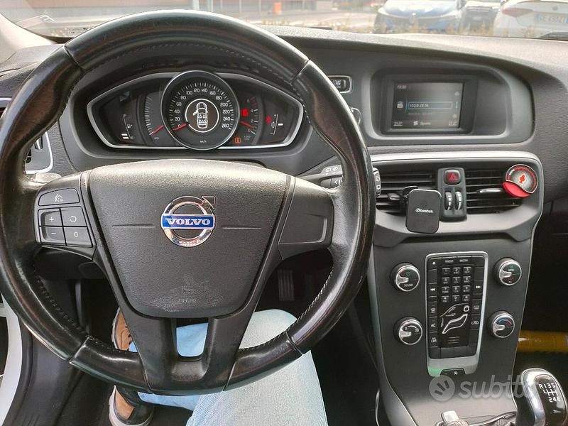 Usata Volvo V40 2015 Bianco Utilitaria