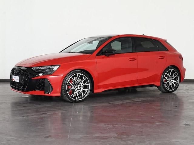 Usata Audi RS3 Sportback Comfort 400 CV (294 kW) 2025 Rosso progressivo metallizzato Utilitaria