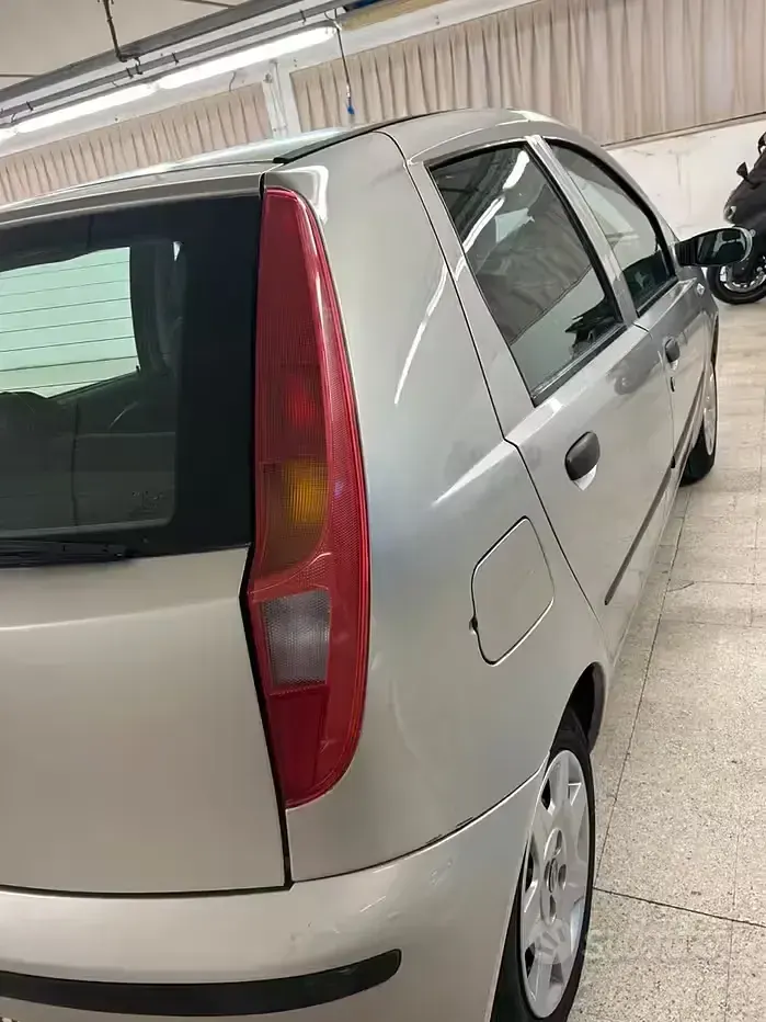 Usata Fiat Punto 60 CV (44 kW) 2006 Grigio Utilitaria