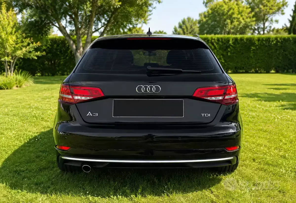 Usata Audi A3 Sportback Sport 116 CV (85 kW) 2018 Nero Utilitaria