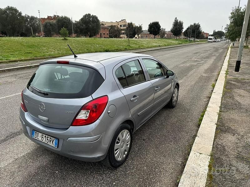Usata Opel Corsa 75 CV (55 kW) 2010 Grigio Berlina