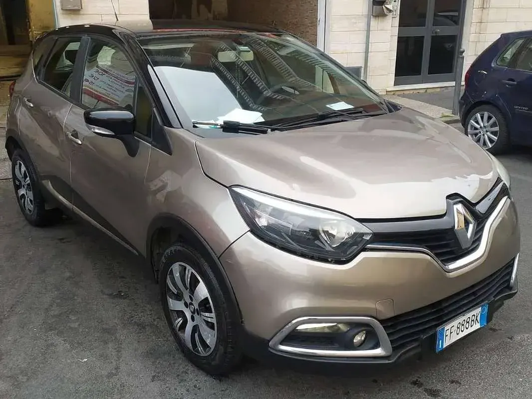 Usata Renault Captur Intens 90 CV (66 kW) 2016 Beige SUV