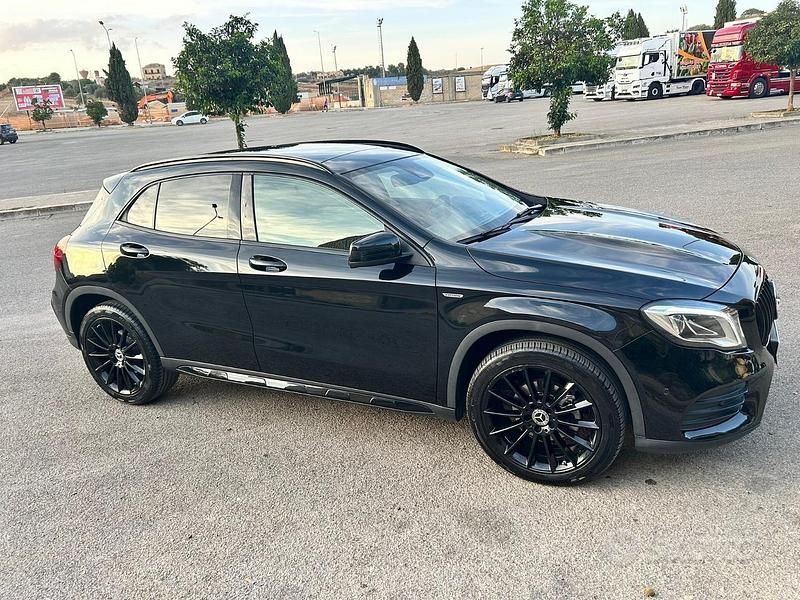 Nero Usata 2019 Mercedes GLA200 Edition SUV | 23.000 € - Immagine 1/4
