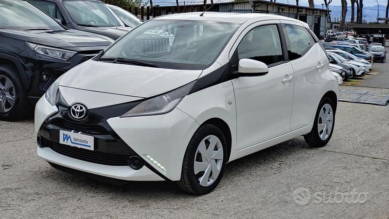 Usata Toyota Aygo Business Edition 71 CV (52 kW) 2018 Bianco Utilitaria