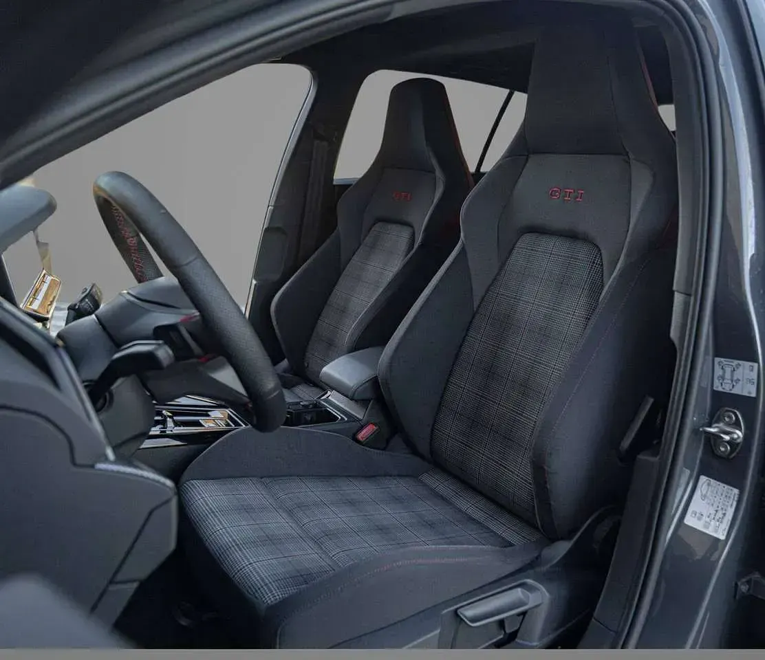 Usata VW Golf VIII GTI 265 CV (194 kW) 2025 Dolphin grey  tetto black Berlina