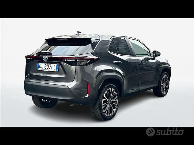 Usata Toyota Yaris Hybrid Lounge 116 CV (85 kW) 2022 Grigio Berlina