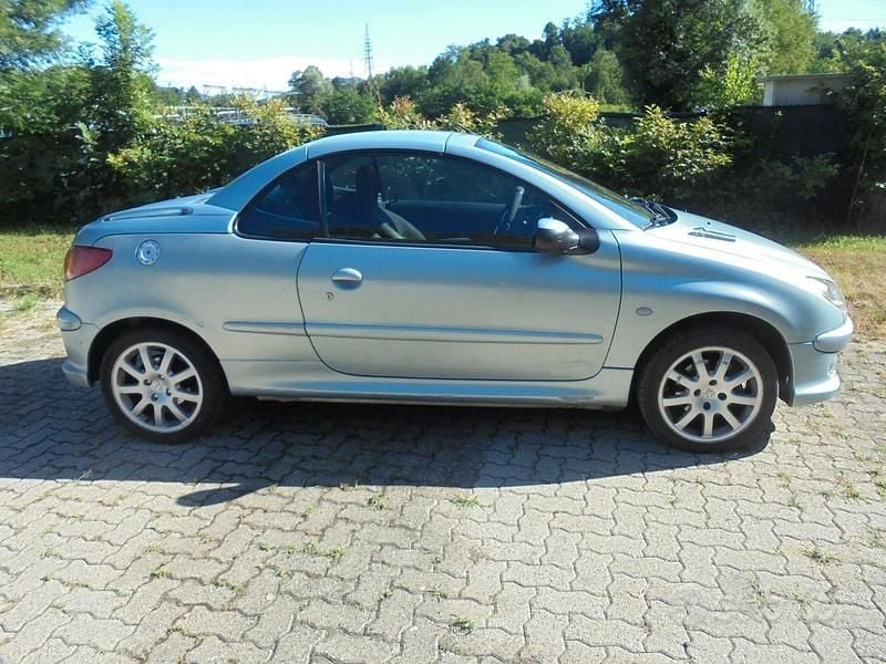 Usata Peugeot 206 CC 109 CV (80 kW) 2003 Blu Cabrio