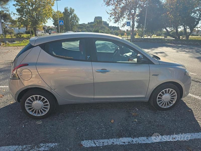 Usata Lancia Ypsilon 95 CV (69 kW) 2012 Utilitaria
